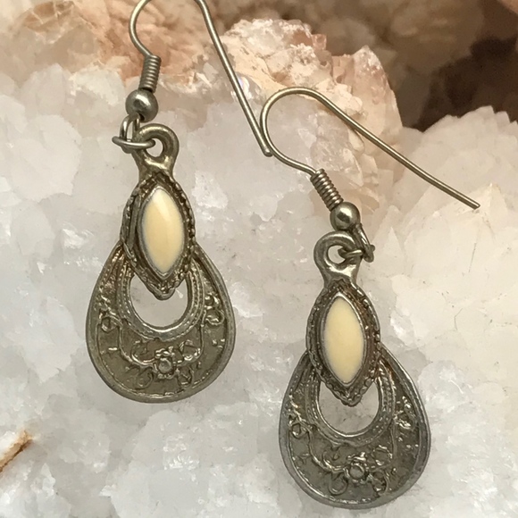 unknown Jewelry - Costume Dangle Earrings NWOT